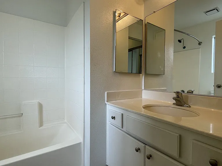 15520 Foothill Blvd — Photo 9