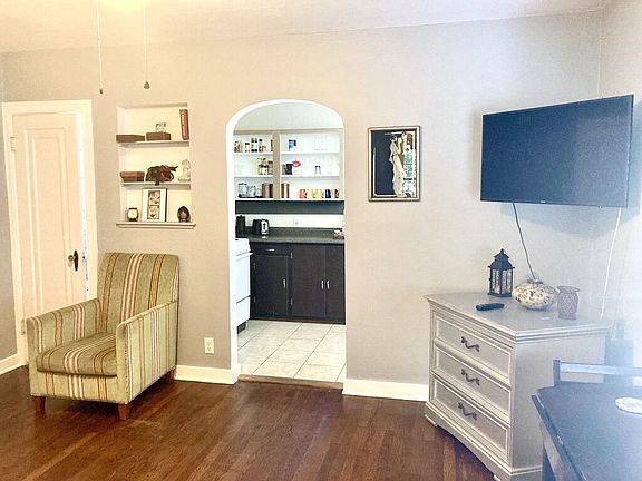 5th image of 805 14th St N APT 1