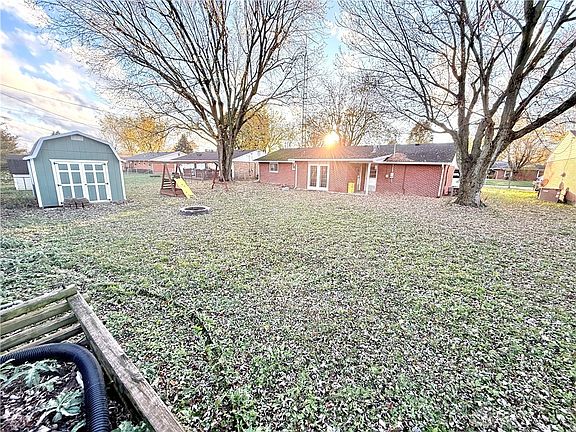 2nd image of 1079 Parkway Dr