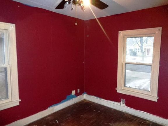 4th image of 1009 Dwane St