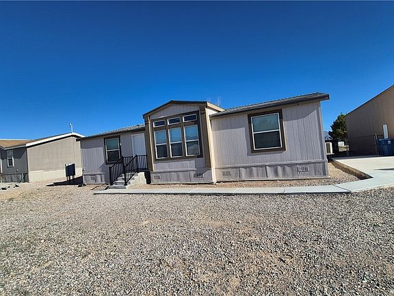 3rd image of 819 Skyhawk Ave