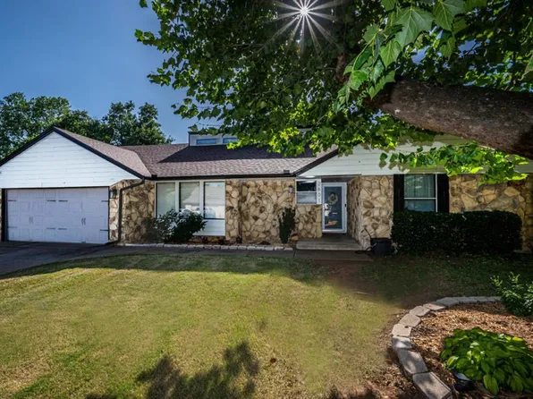 2601 Valley Brook Dr, Edmond, OK 73034