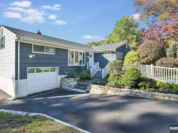 18 Hillside Ter, Montvale, NJ 07645