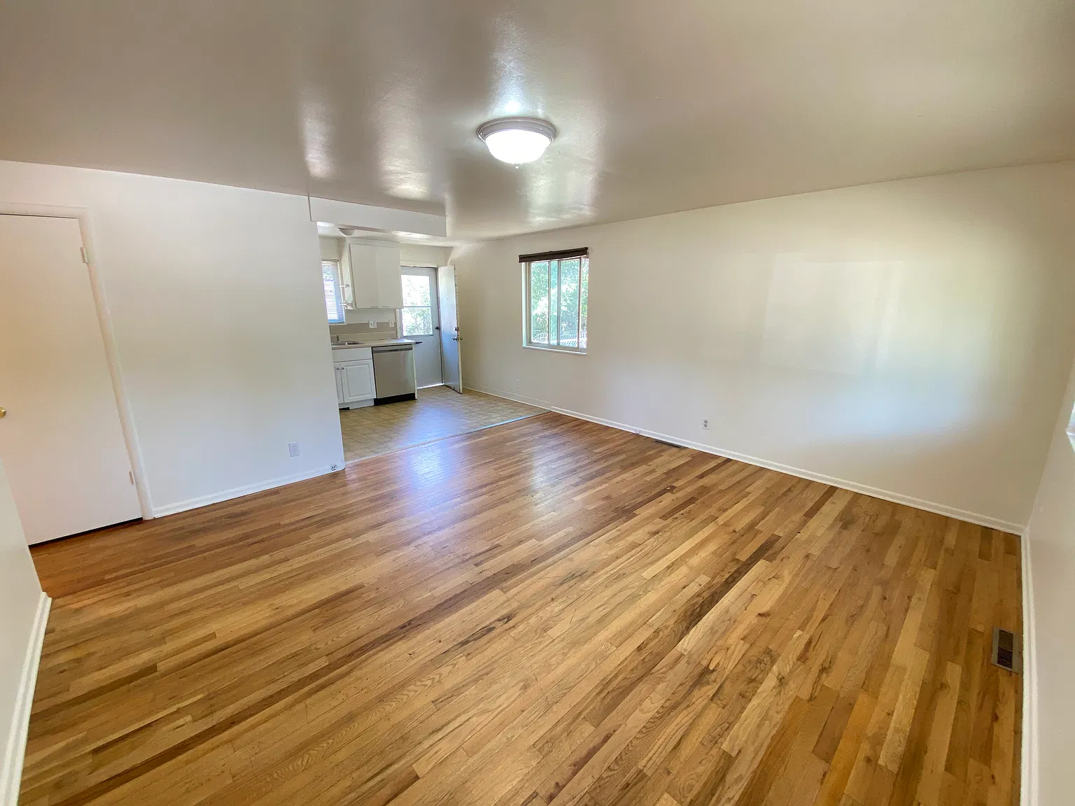 3 bed, 1.5 bath, 1000 sqft, $4,000 — Photo 4