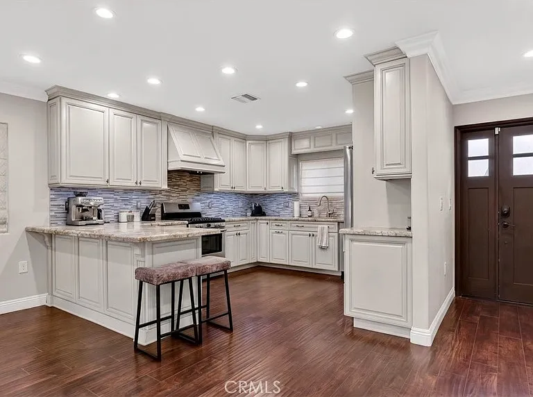 10855 Oro Vista Ave — Photo 8