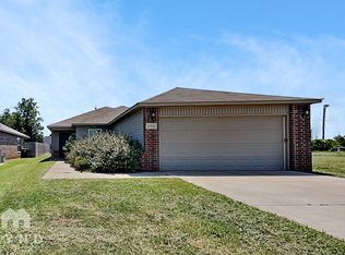 1724 Lanesboro Dr, Village, OK 73120