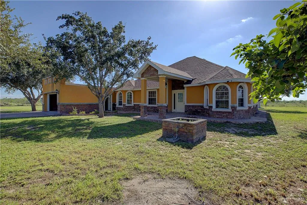 3 bed, 3.0 bath, 2186 sqft, $2,000 — Photo 2