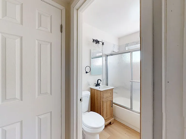 3040 Lynde St — Photo 23