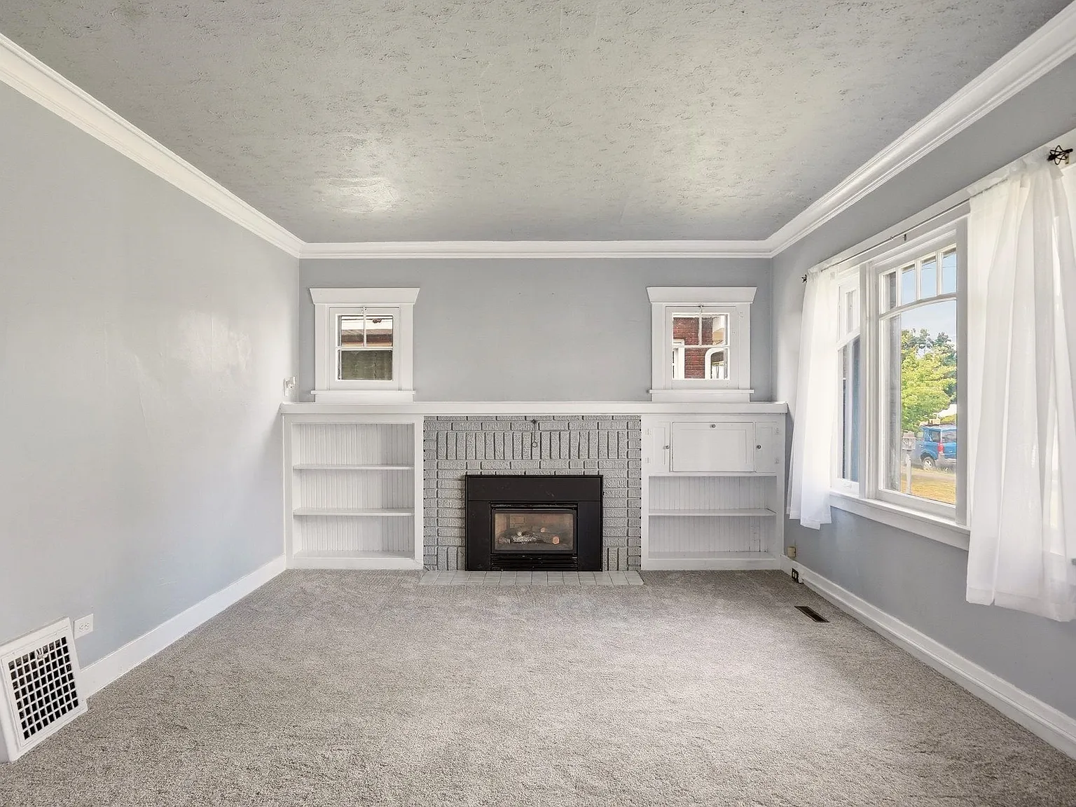 4 bed, 2588 sqft, $2,950 — Photo 4