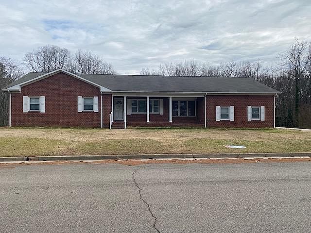 1st image of 135 Oak Creek Dr