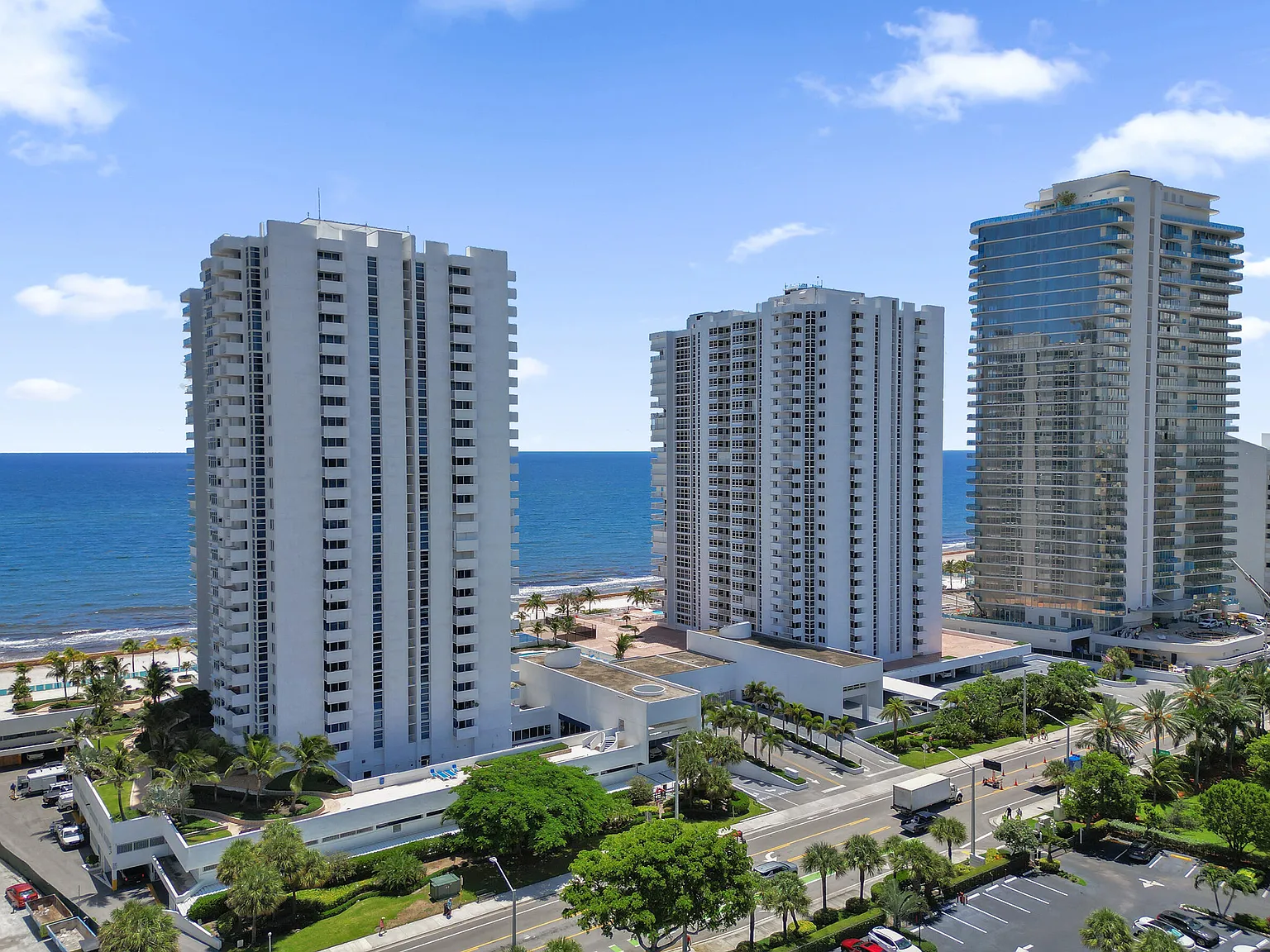 2 bed, 2.0 bath, 1630 sqft, $5,000 — Photo 2