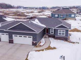 2010 Donald Dr, Cedar Falls, IA 50613