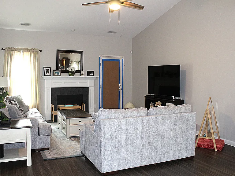 221 Seville St — Photo 16