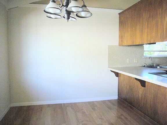 3rd image of 526 Tyndall St APT C