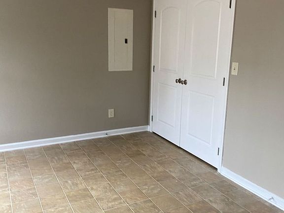 5th image of 380 Britton Ave APT 2