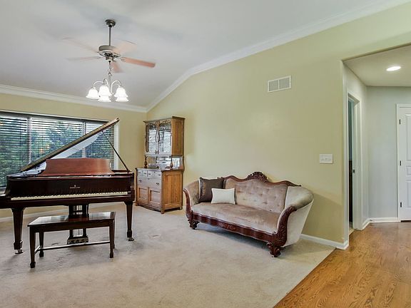 3rd image of 1608 Aspen Creek Dr