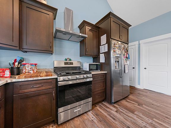 4th image of 2086 Beverly Ct