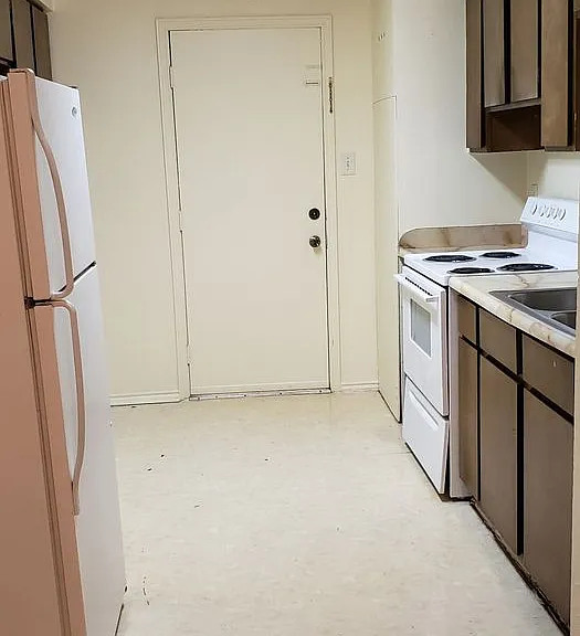 611 Maurice St #A-B — Photo 3