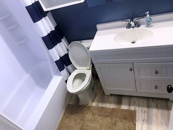 4th image of 74 B Elizabeth St #B