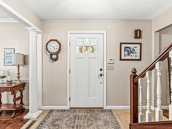 3rd image of 1735 Crabtree Ln