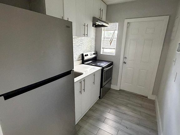4th image of 2722 Poinsettia Ave APT 16