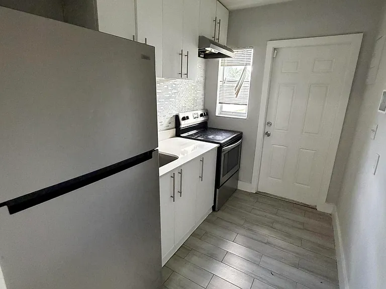 2722 Poinsettia Ave #16 — Photo 4