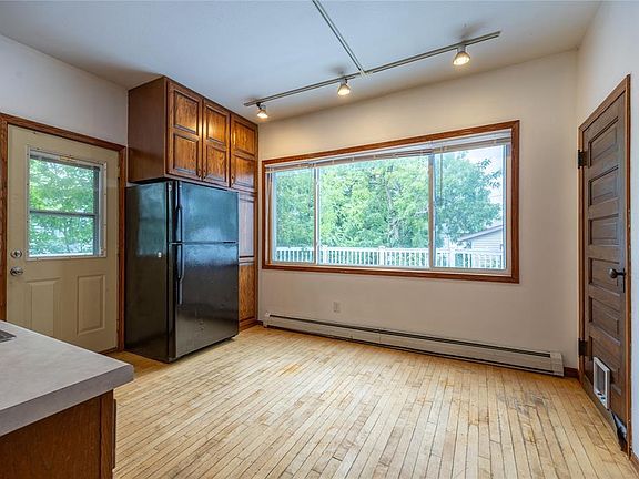 2nd image of 211 W 2nd Street
