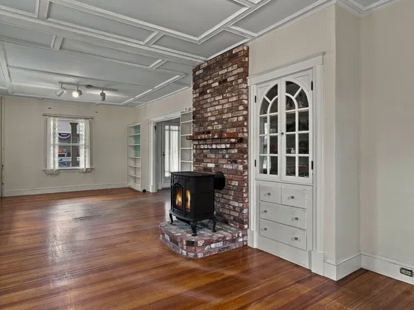 19 Norwood Ave, Rockport, MA 01966