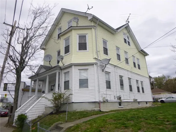1018 Cranston St Floor 3, Cranston, RI 02920