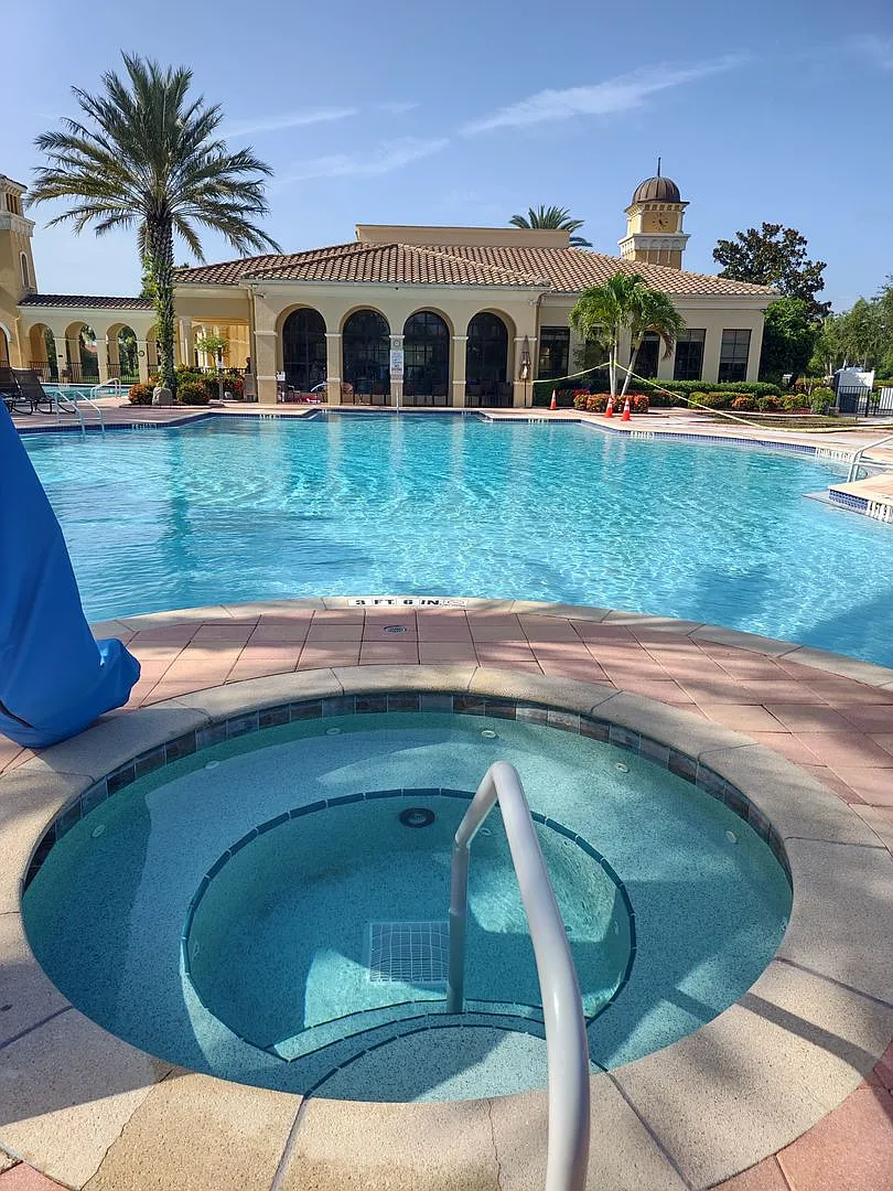 Seasonal Short-Term 3 Bedroom 2 Bathroom Heated Pool Home located in Venetian Club & River Club! — Photo 4