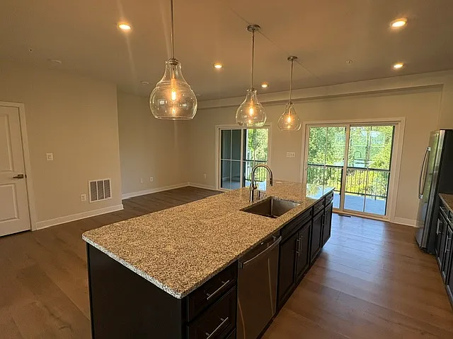 3 bed, 2857 sqft, $4,500 — Photo 4