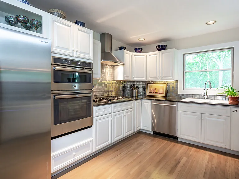 6 Woodcrest Dr — Photo 2