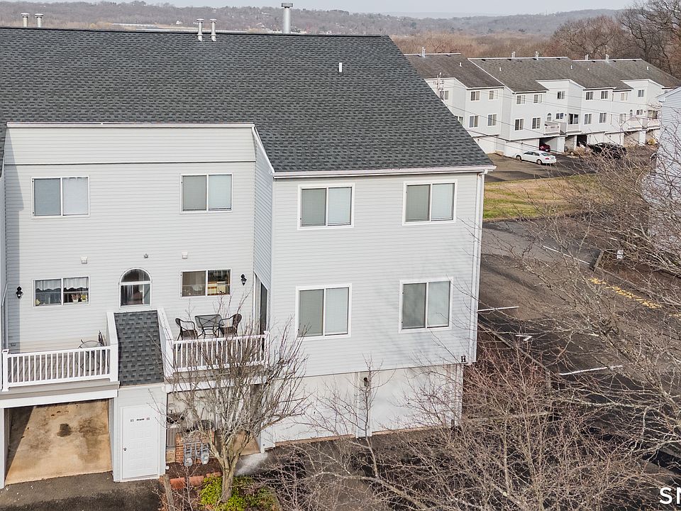 1st image of 86 Staffordshire Commons Drive