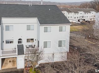 86 Staffordshire Commons Dr, Wallingford, CT 06492