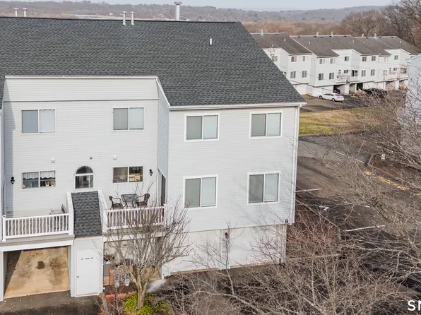 86 Staffordshire Commons Drive, Wallingford, CT 06492