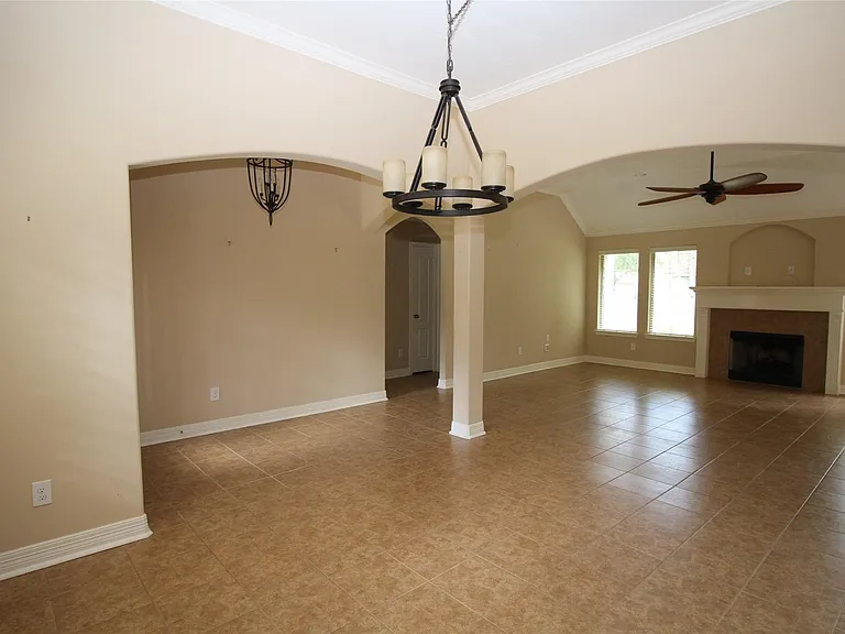 1504 Glen Oaks Dr — Photo 12