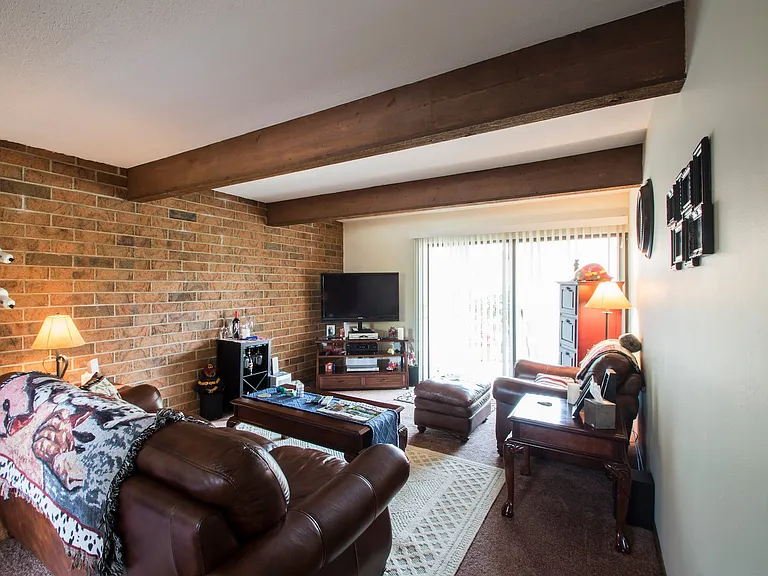 London Square Apartments — Photo 9