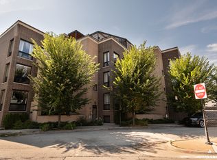 1203 W Superior St APT 3C, Chicago, IL 60642