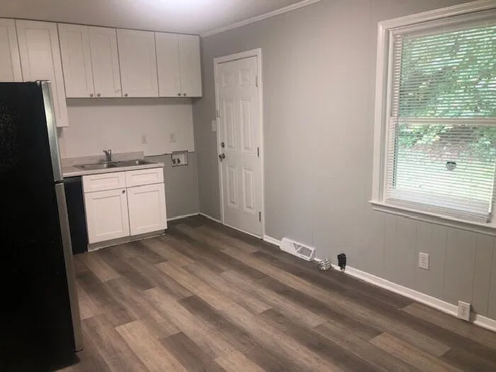 423 Edgegreen Dr — Photo 3