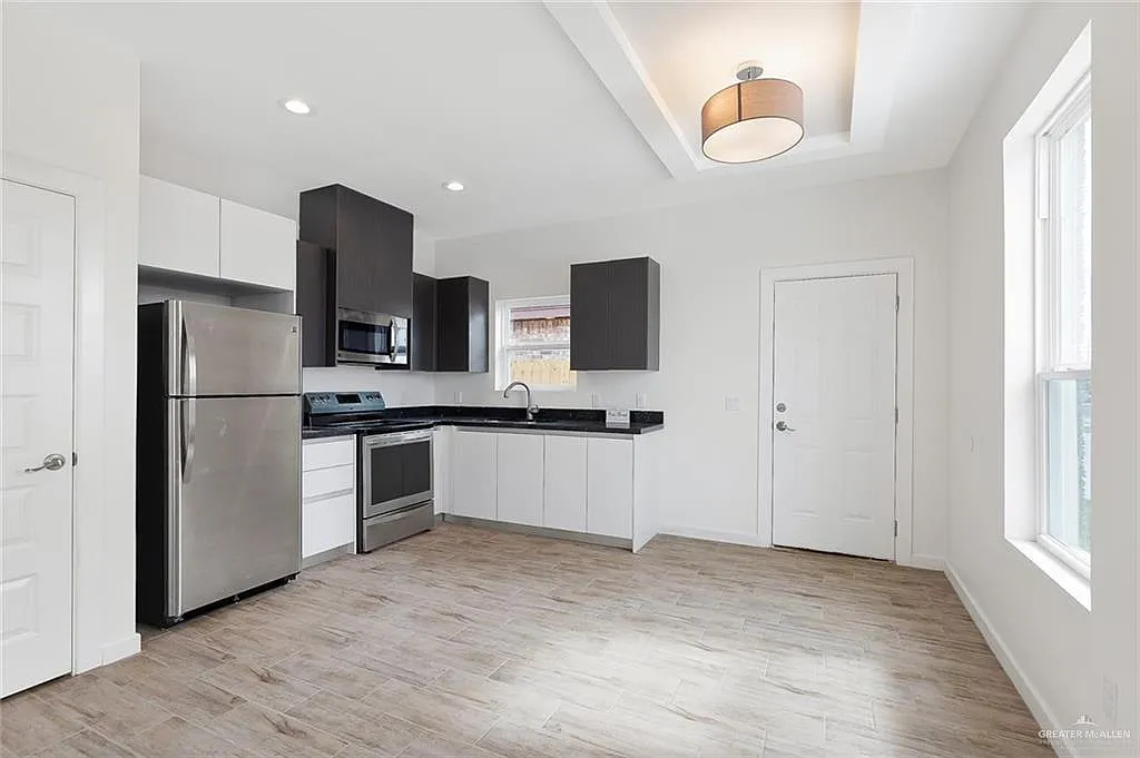 1 bed, 1.0 bath, $895 — Photo 4