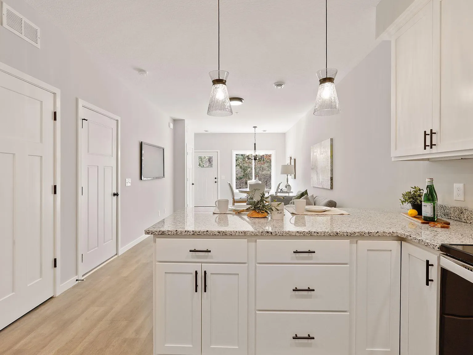 2 bed, 1487 sqft, $2,150 — Photo 2