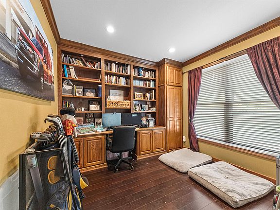 5th image of 109 Ravenwood Pl