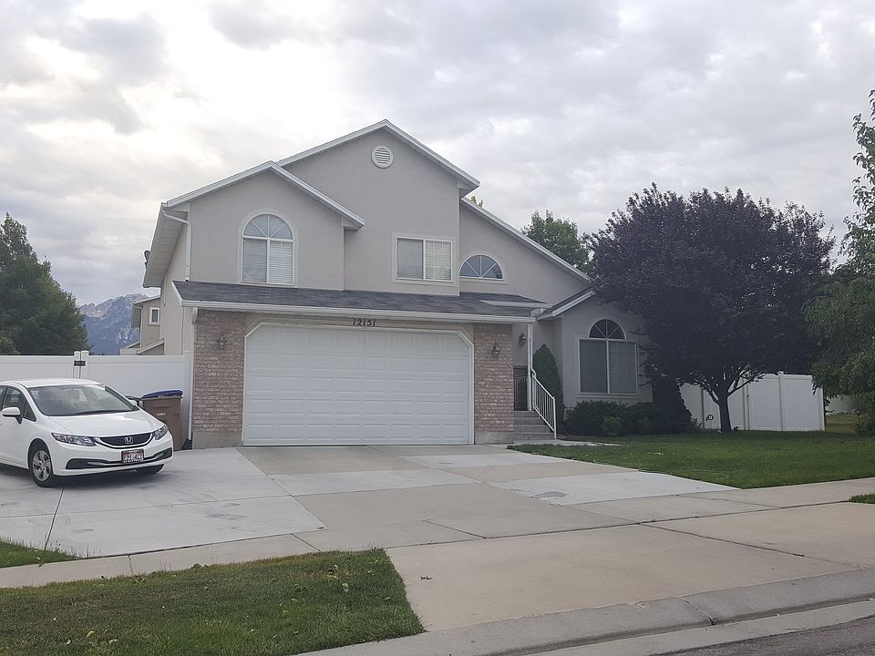 2nd image of 12151 S Andrew View Cir