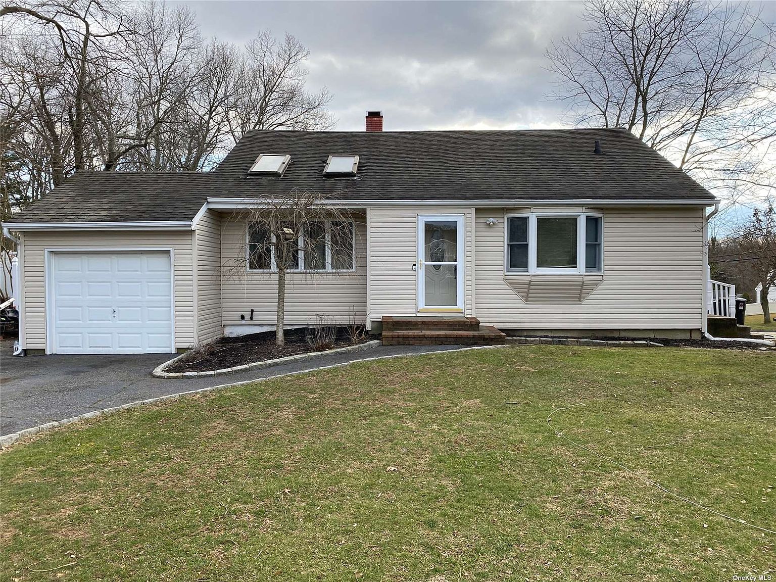 2 Iris Lane, Smithtown, NY 11787 | Zillow