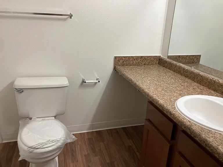 Windsor Place Apartments — Photo 58