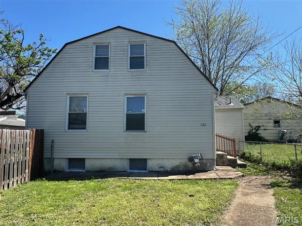 762 Dallas Dr, Saint Louis, MO 63125