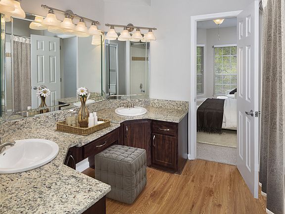 5th image of 700 Phipps Blvd NE #1911739