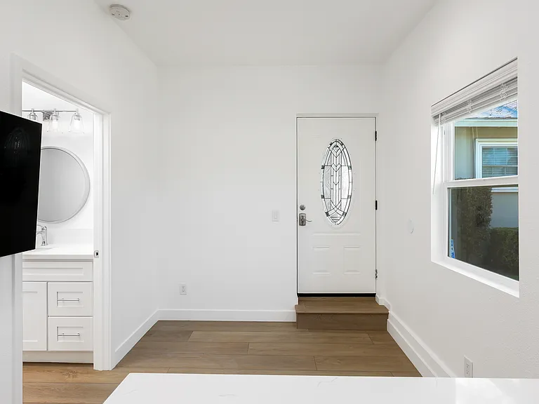 938 W Acacia Ave — Photo 12