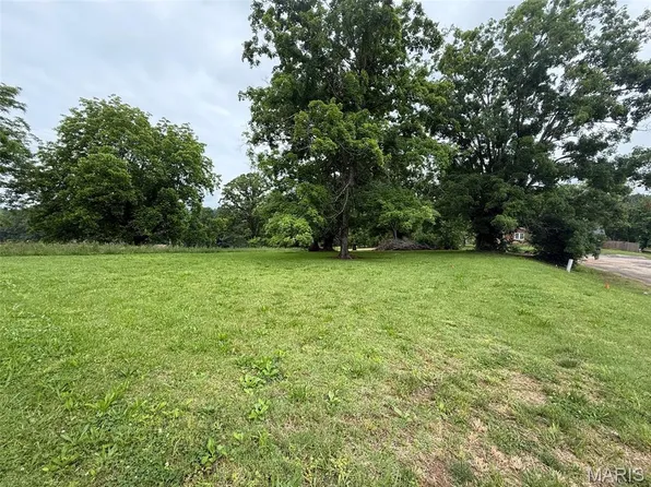 715 High St, Marble Hill, MO 63764