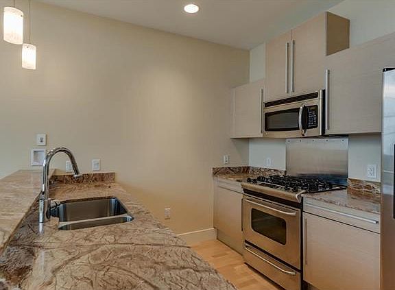 4th image of 4100 Forest Park Ave #527